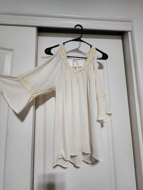 Charming Charlie-Women’s Cream Boho Peasant Top with Lace Trim